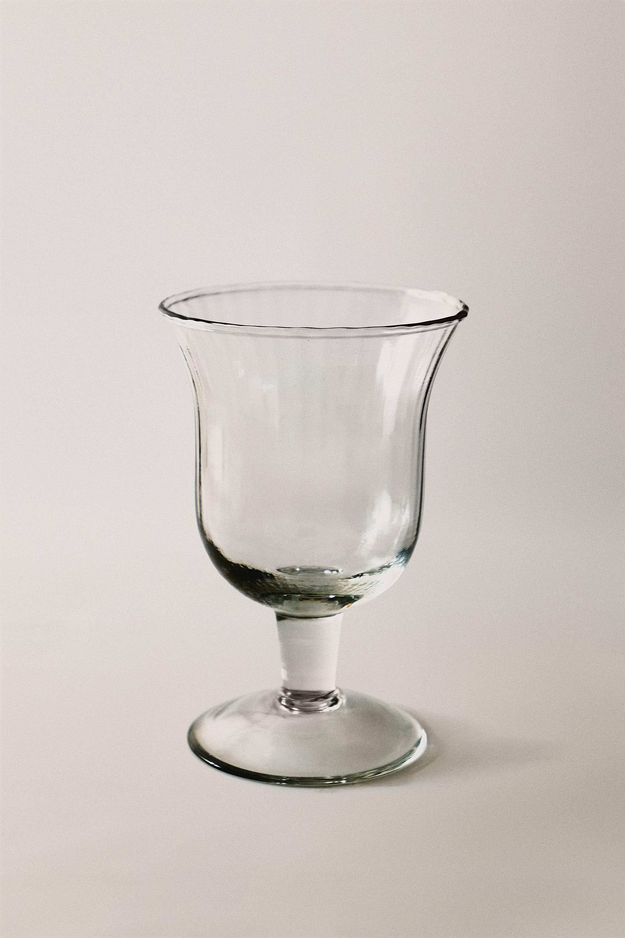 FACETED RAISED DESIGN WINE GLASS